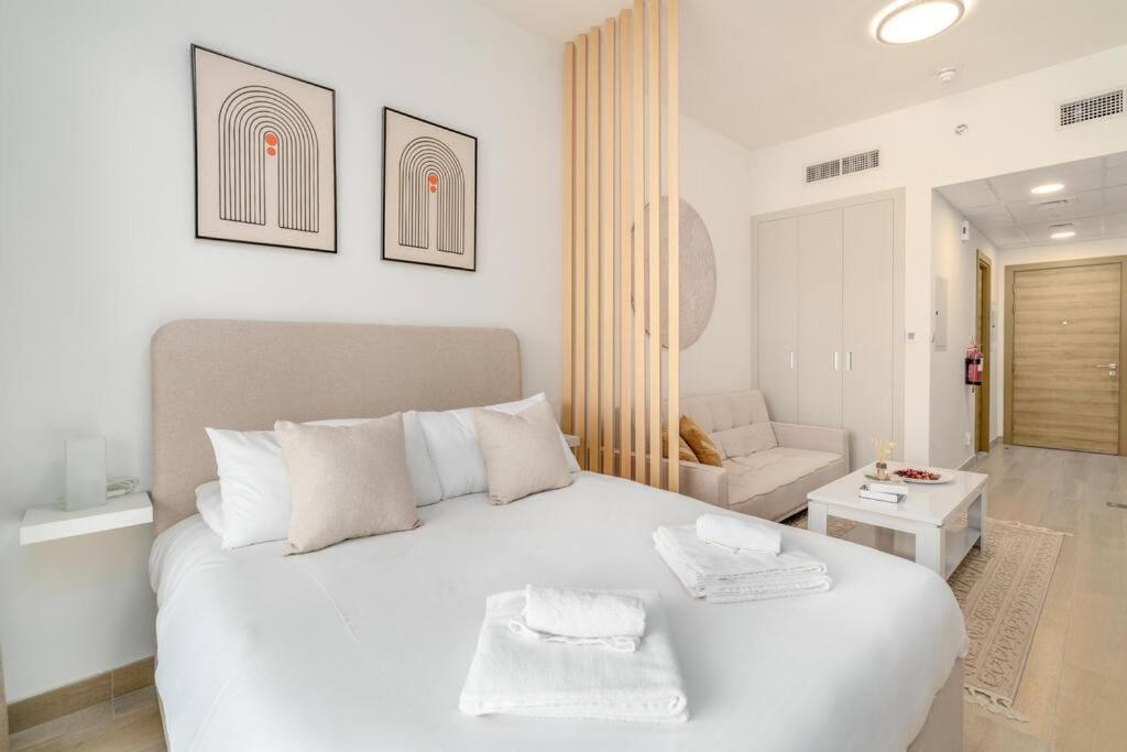 In Jvc - Heart Of - Bloom Height Apartment