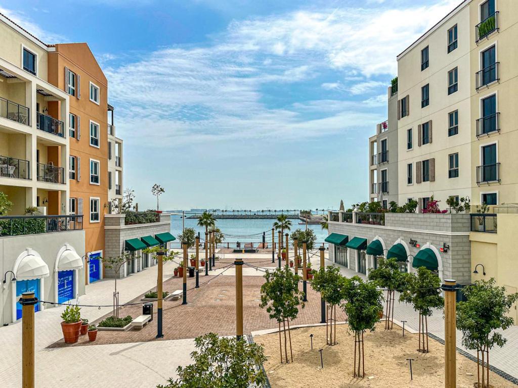 Higuests - Coastal Chic Luxurious Retreat At Port De La Dubai