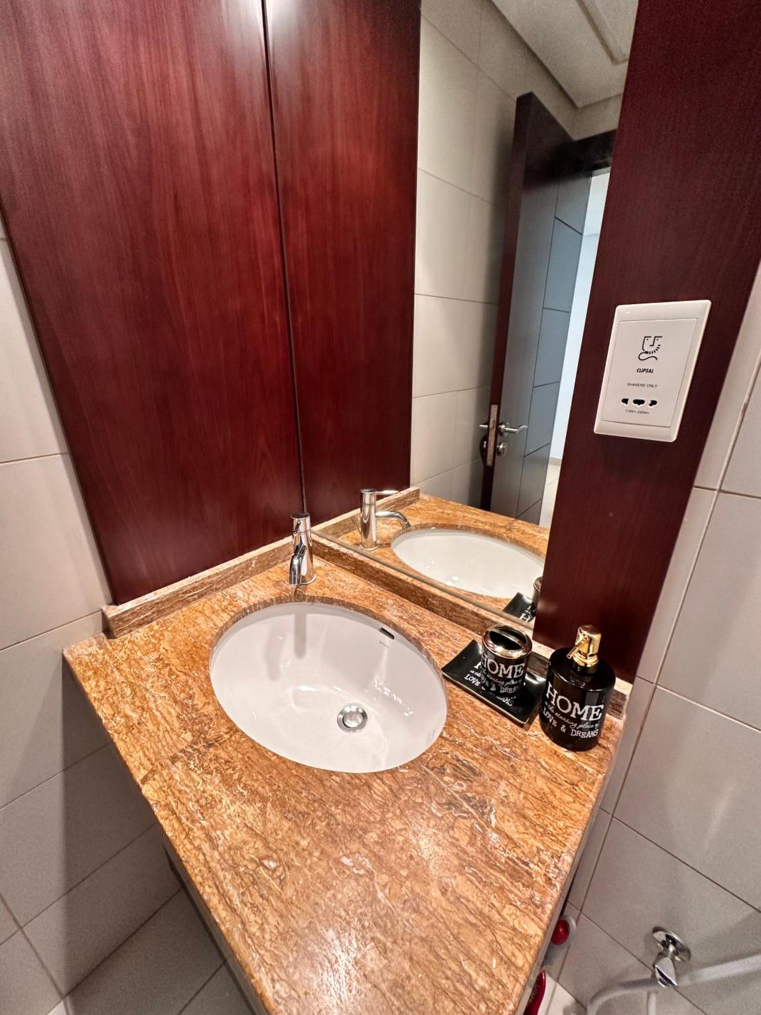 Downtown In Apartment Dubai