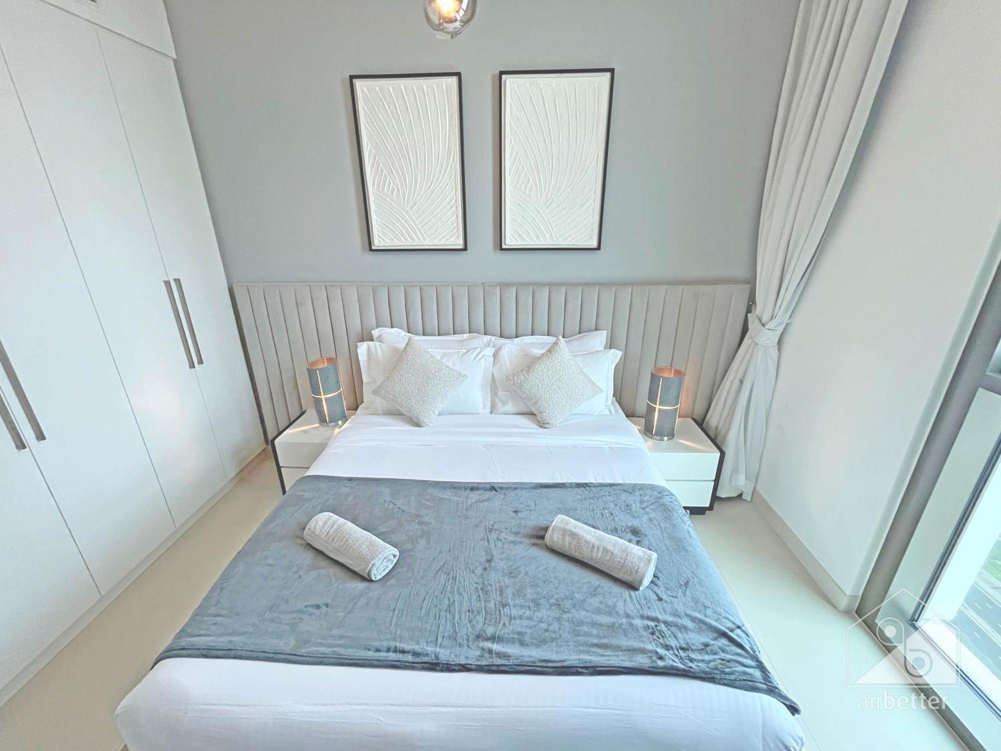 Burj Crown Luxury 2-bedroom With Balcony Apartment *