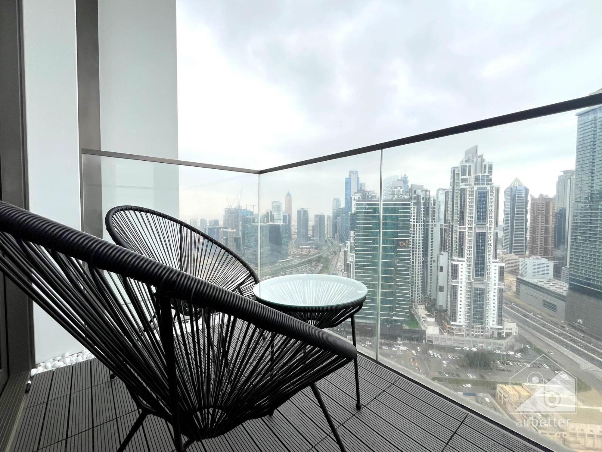 Burj Crown Luxury 2-bedroom With Balcony