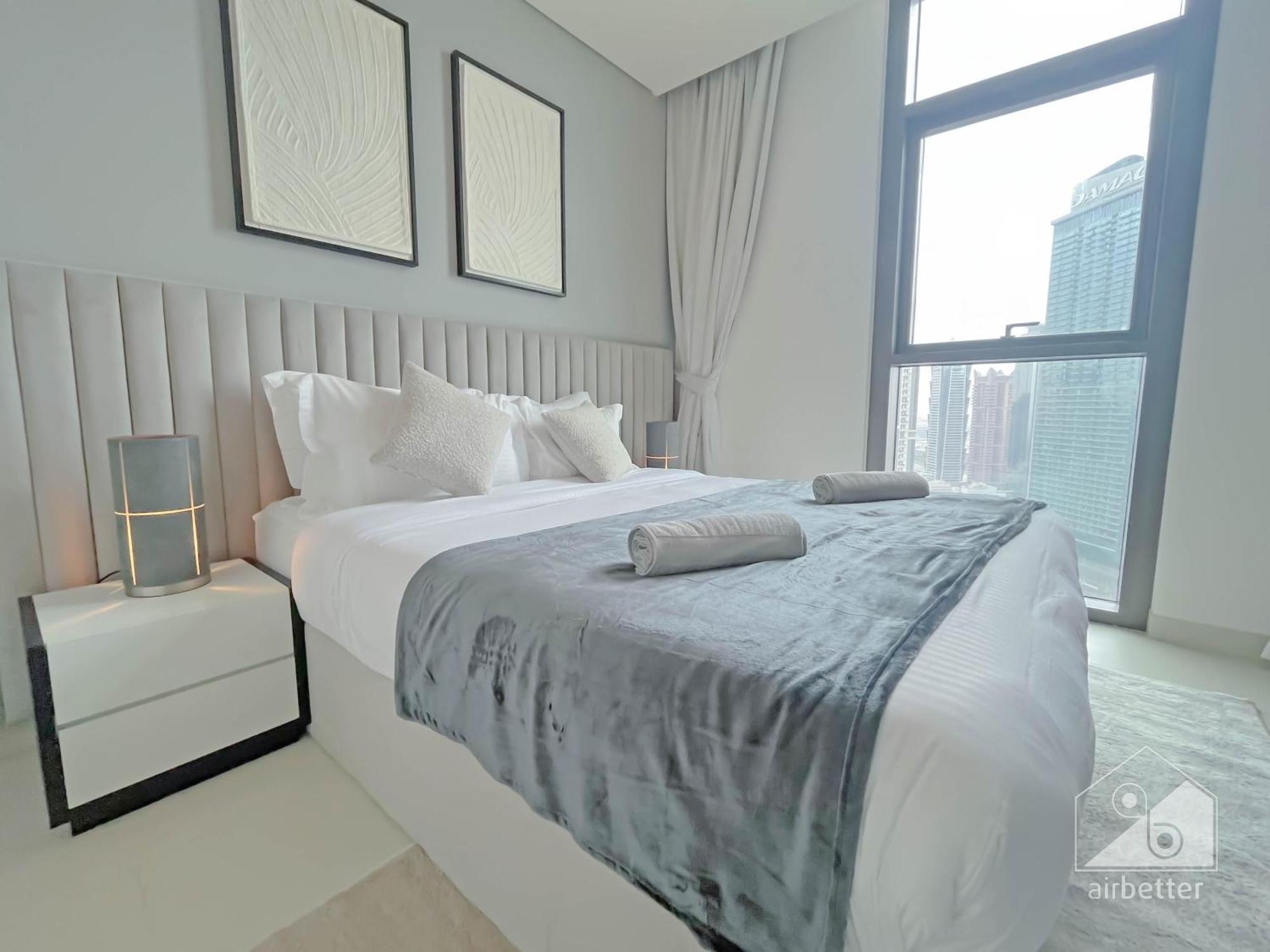 Burj Crown Luxury 2-bedroom With Balcony *