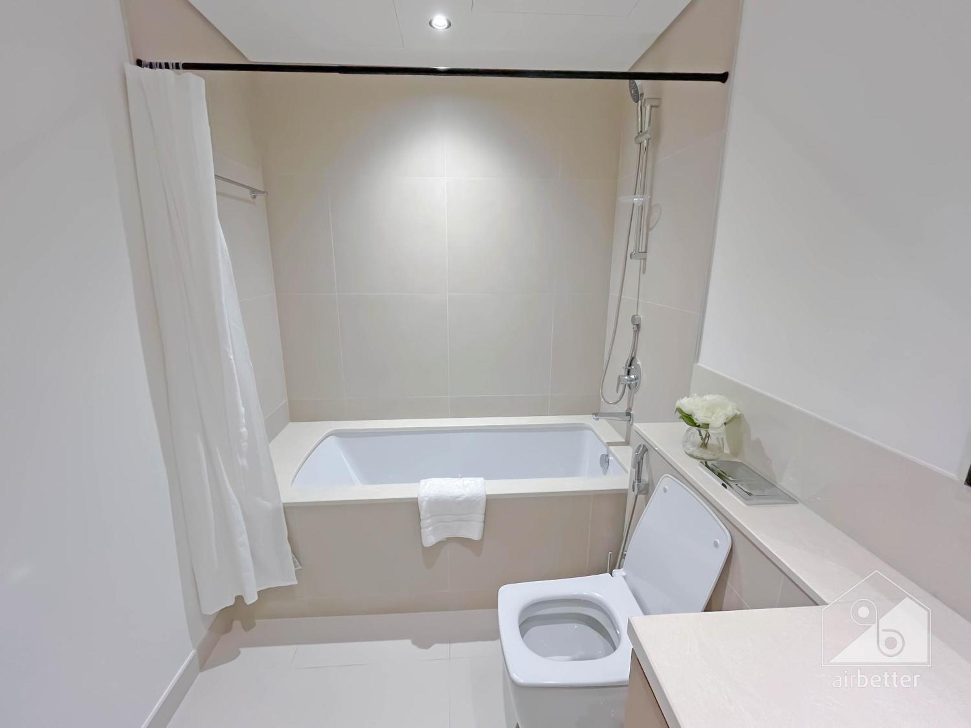 Burj Crown Luxury 2-bedroom With Balcony Apartment