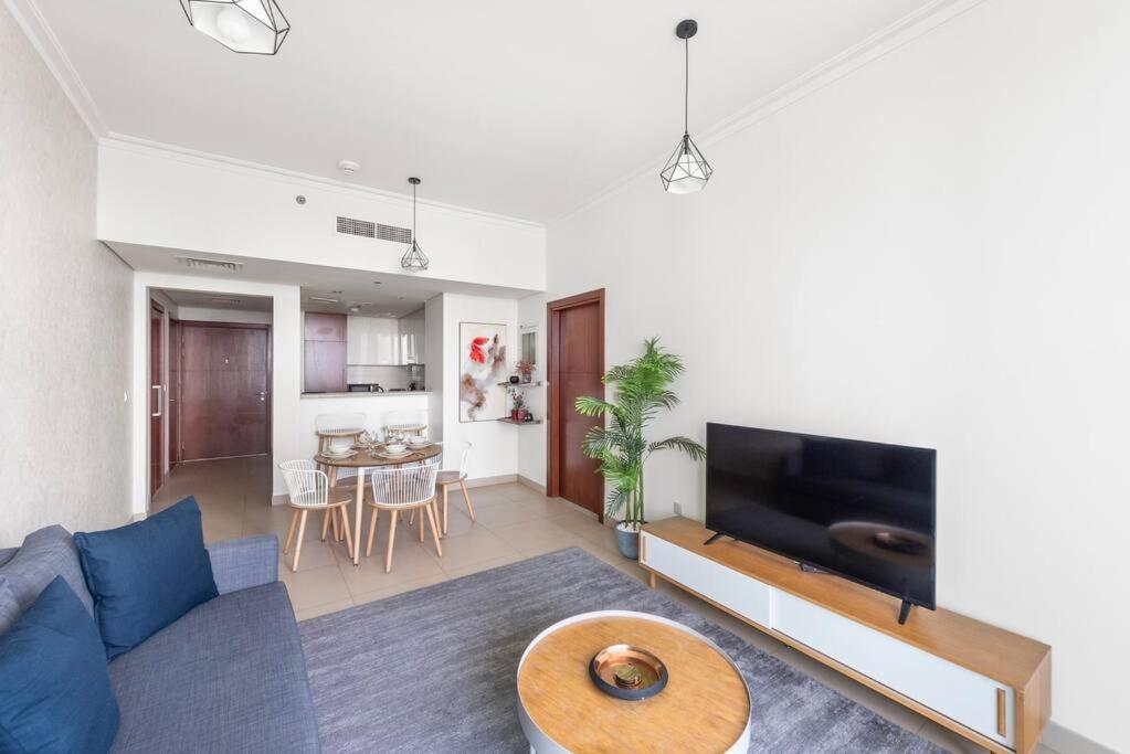 First Class 1br Beautifully Furnished *