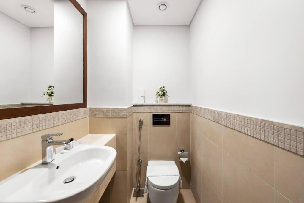 Apartment First Class 1br Beautifully Furnished *