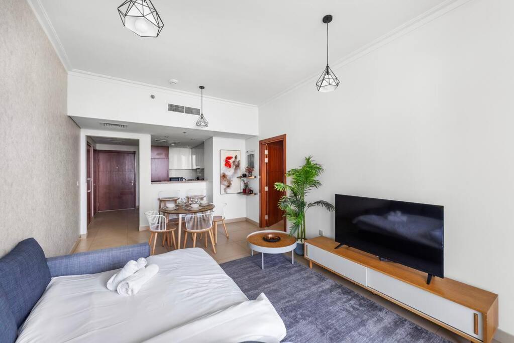 Apartment First Class 1br Beautifully Furnished *