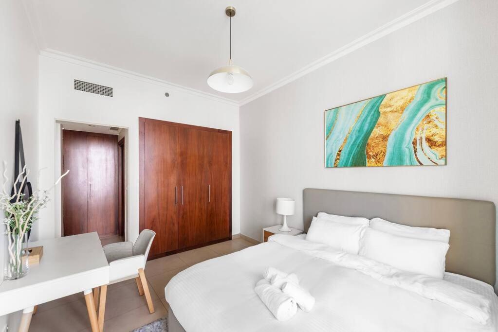 First Class 1br Beautifully Furnished * Dubai