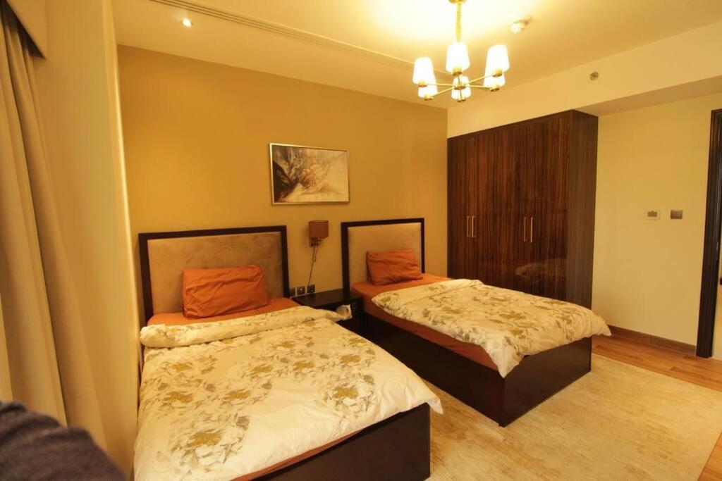 Apartment Spacious 3br Burj View