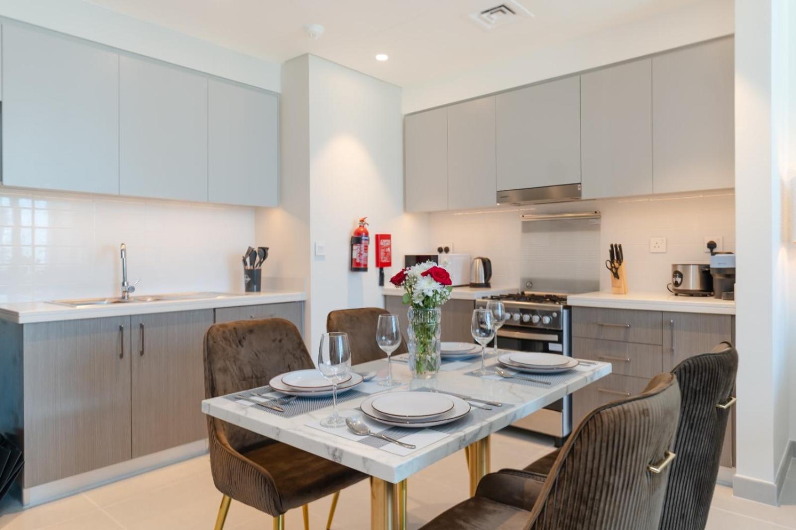 Apartment Charming In Downtown Just Steps From Burj Khalifa & Mall By Bhavan Dubai