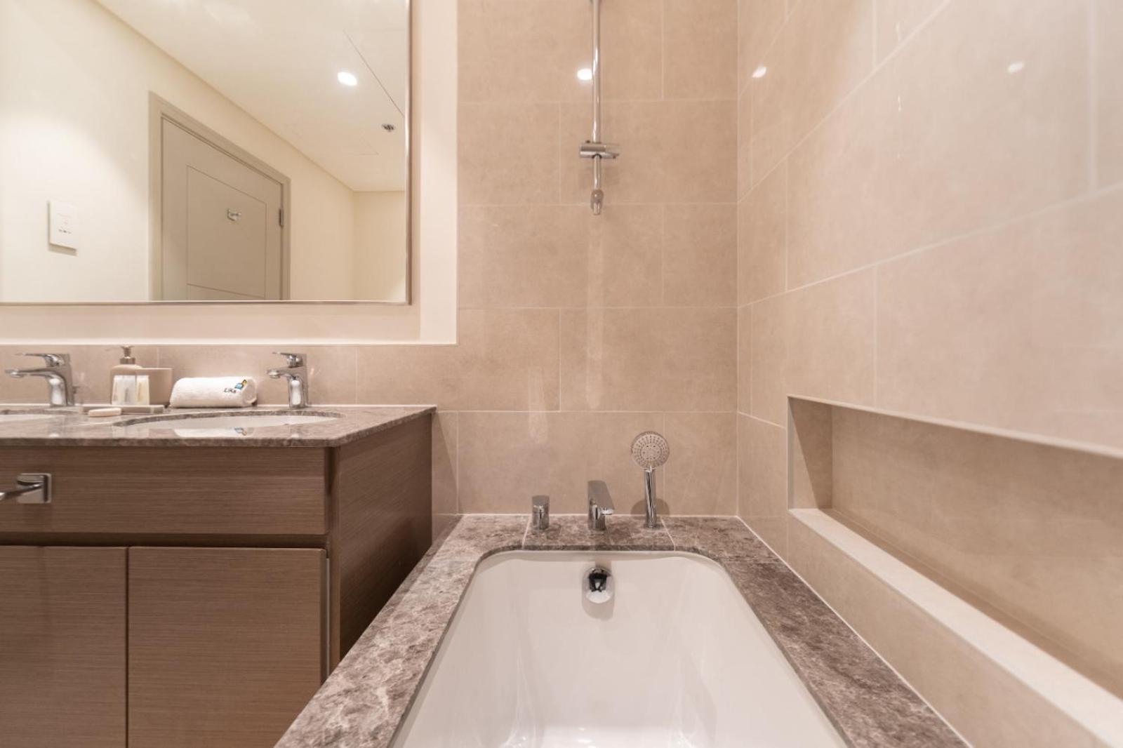 Charming In Downtown Just Steps From Burj Khalifa & Mall By Bhavan Apartment
