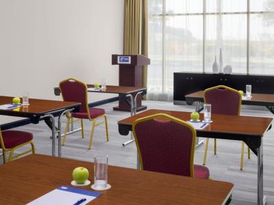 Express Dubai, Jumeirah By Ihg Hotel Dubai