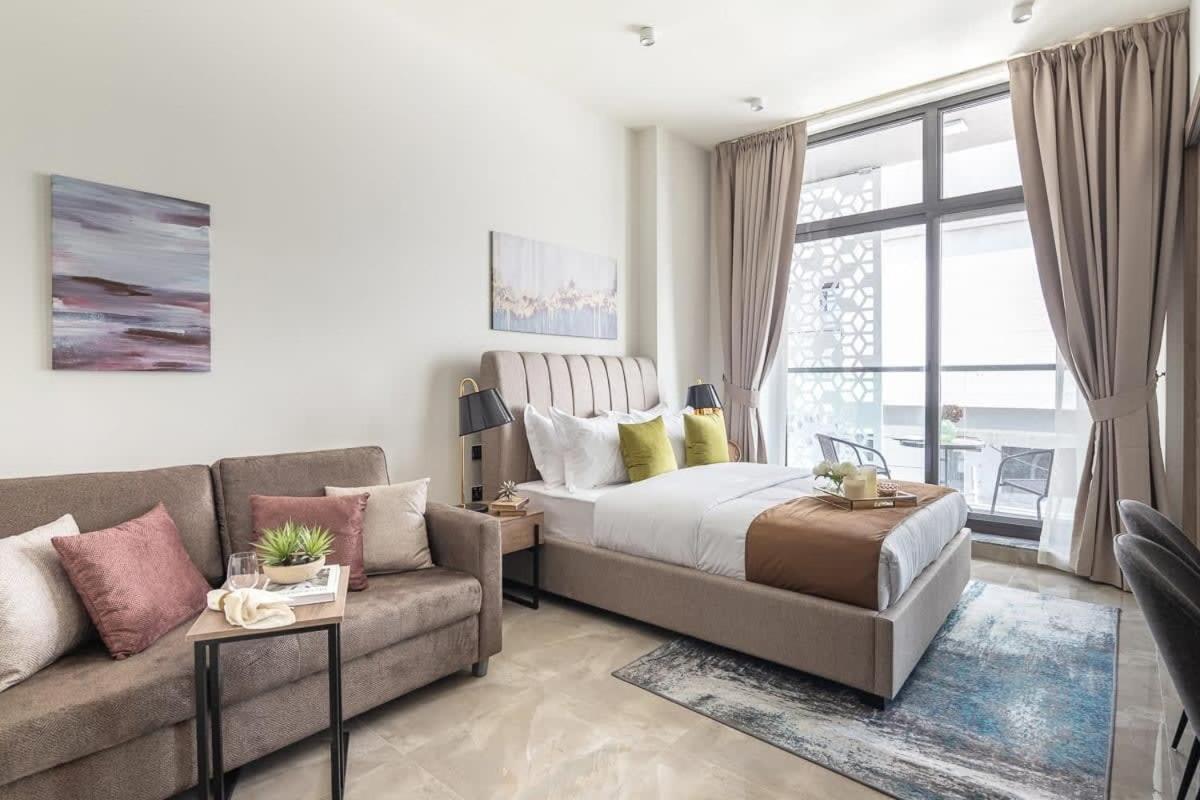 Frank Porter - Majestique 2 Apartment