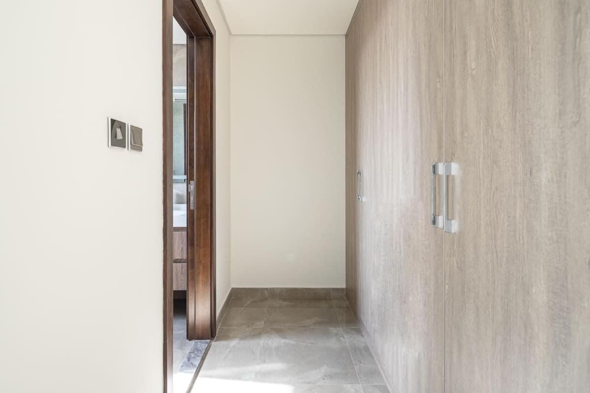 Frank Porter - Majestique 2 Apartment *