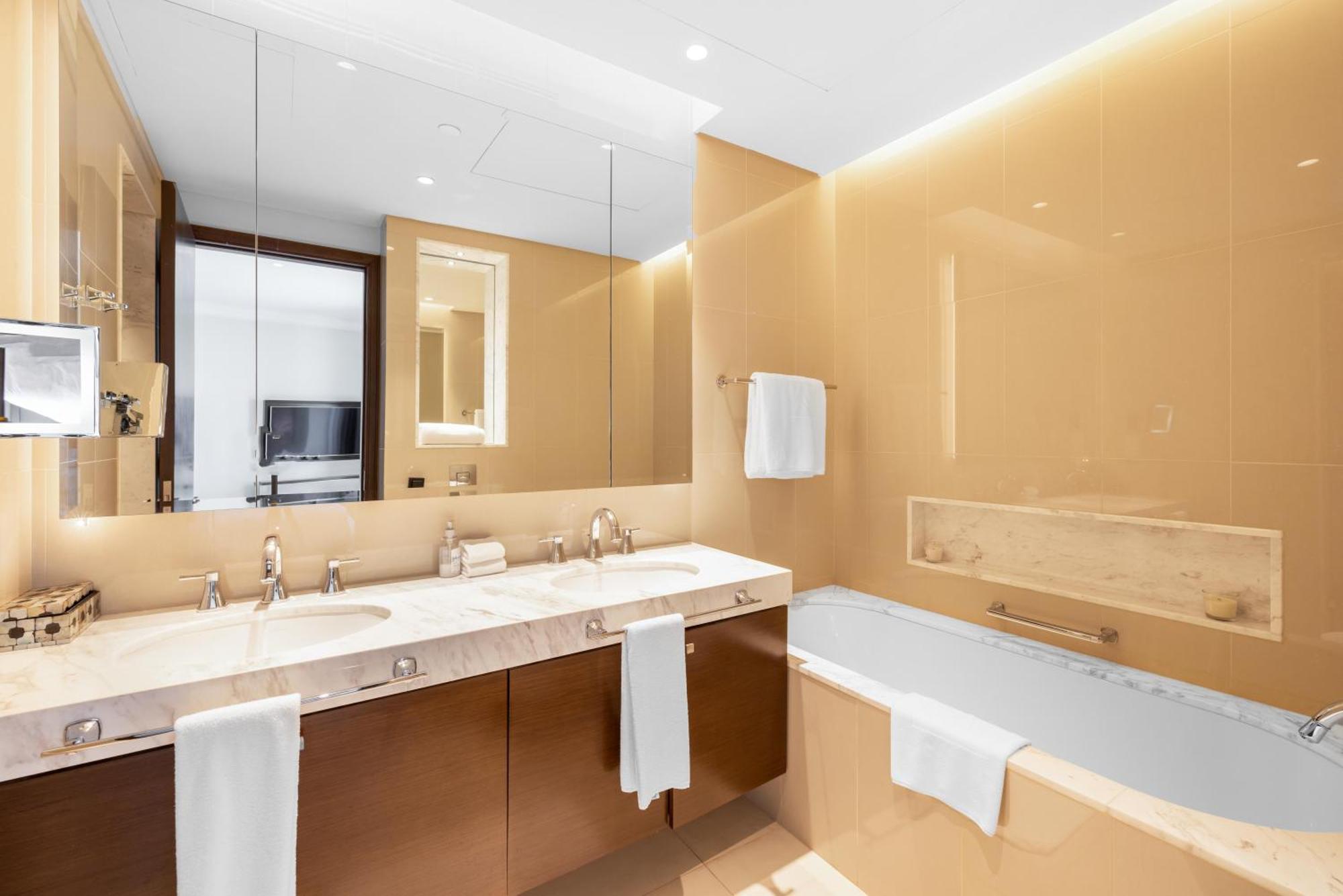 The Address Fountain Views 2 Bedroom With Burj Khalifa View And Access To Mall