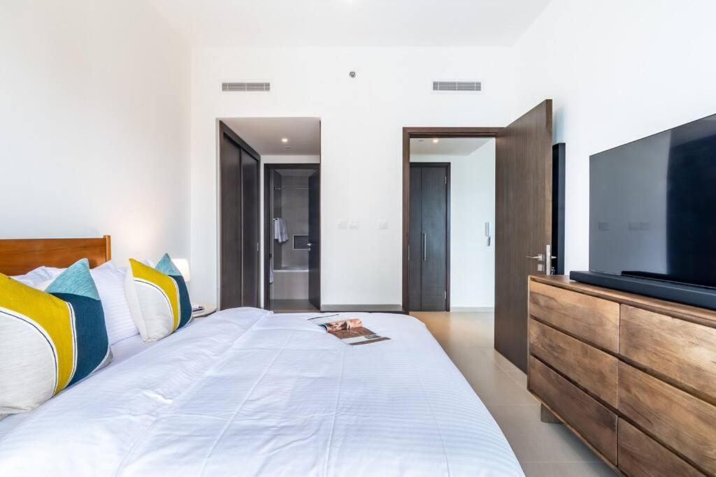 Apartment First Class 1br Newly Designed Dubai