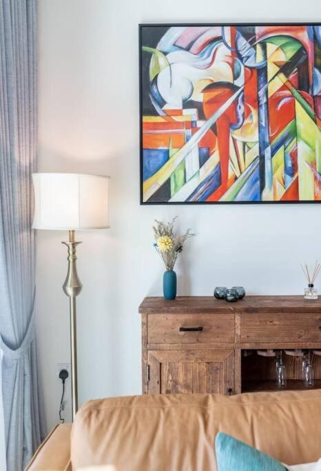 First Class 1br Newly Designed Apartment