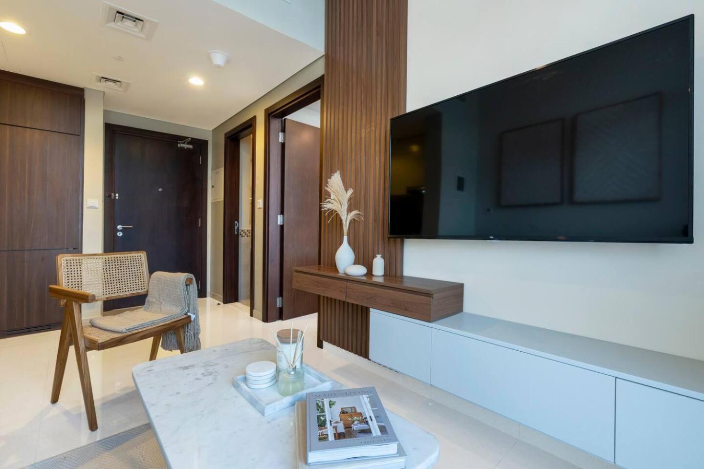 5-star Burj Khalifa View In Boho With Pool & Gym! Apartment