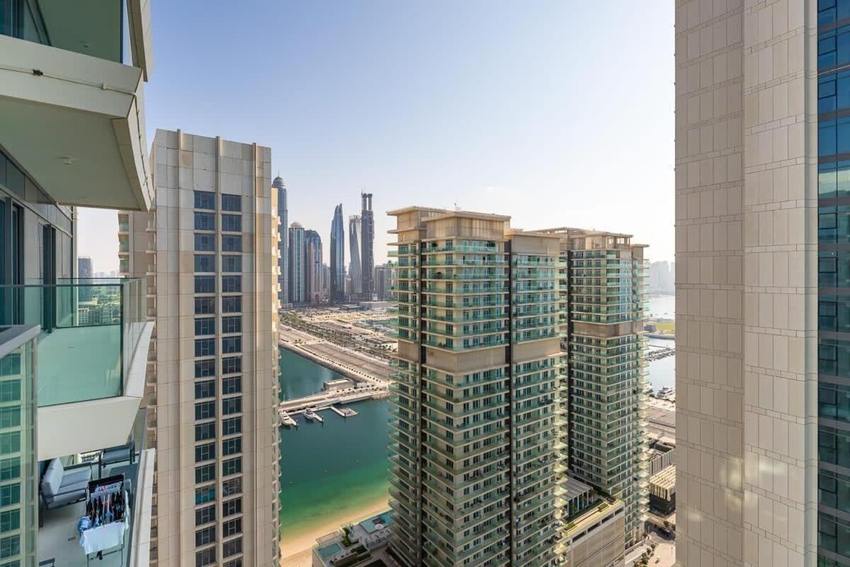 Frank Porter - Vista Tower 2 Apartment