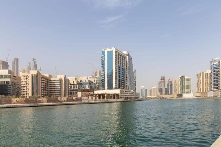 Frank Porter - Fairview Residency * Dubai