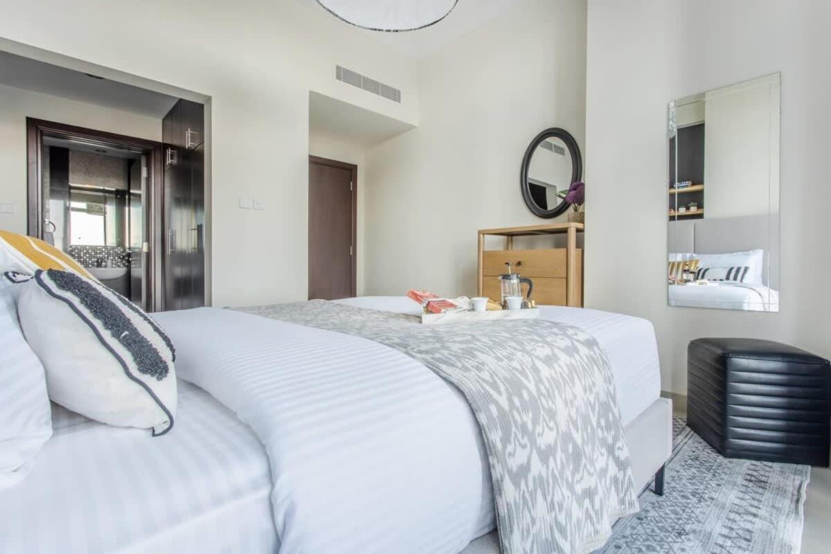 Frank Porter - Fairview Residency Apartment Dubai