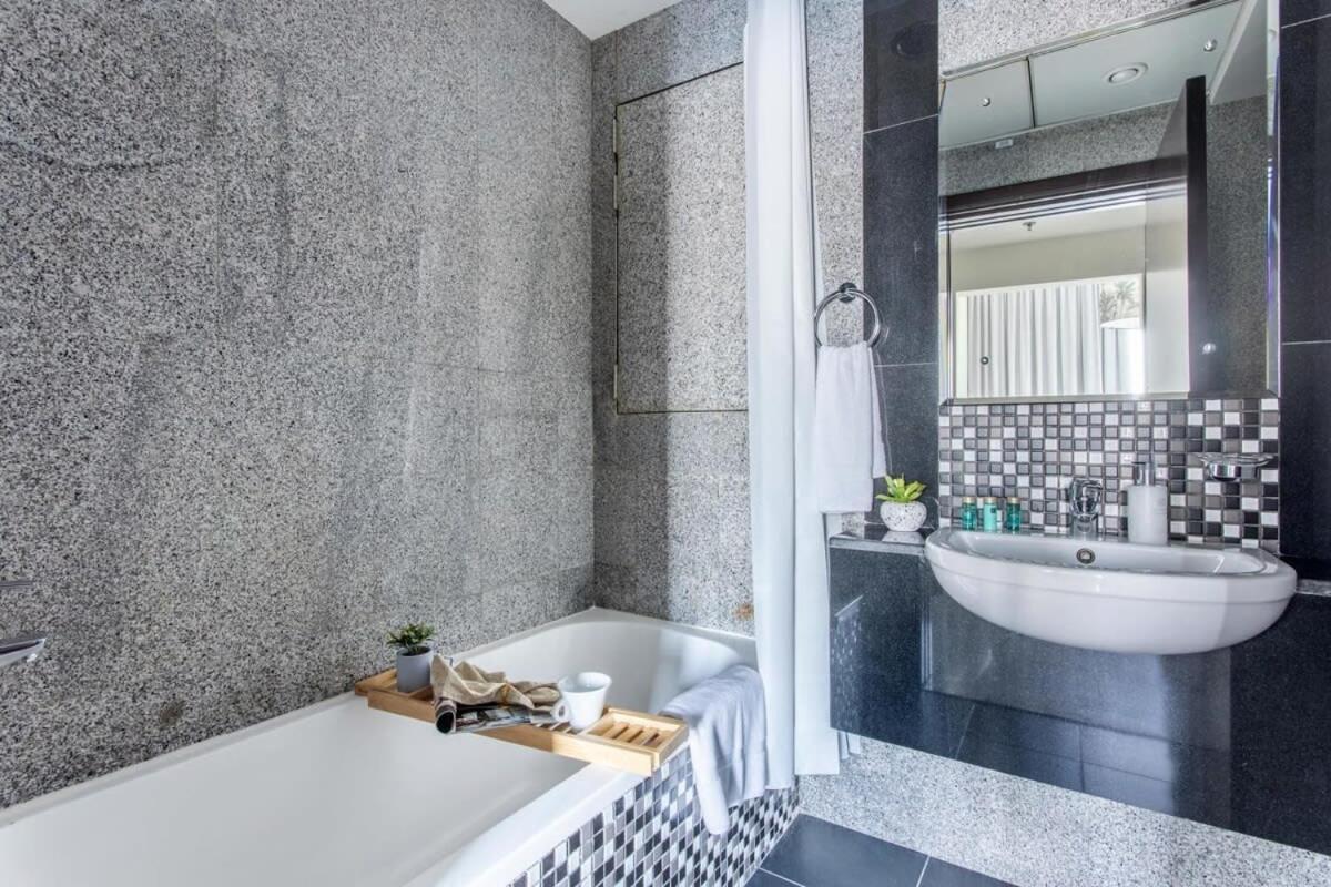 Frank Porter - Fairview Residency Dubai
