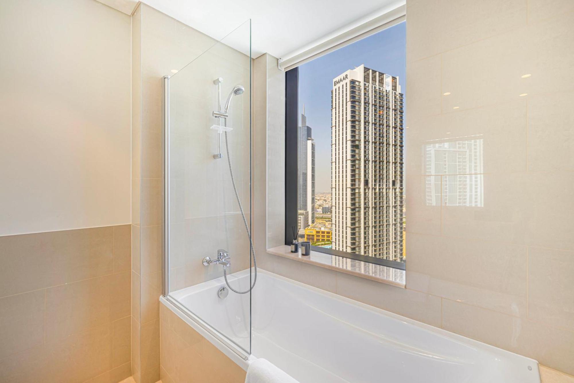 Daniels Luxe 3br Downtown With Skyline View Dubai