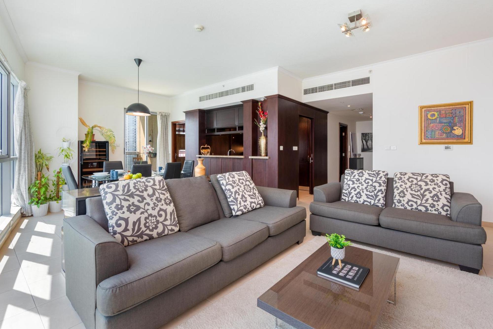 Incredible Fountain Views 2. 5 Bedroom Burj Residences Apartment *