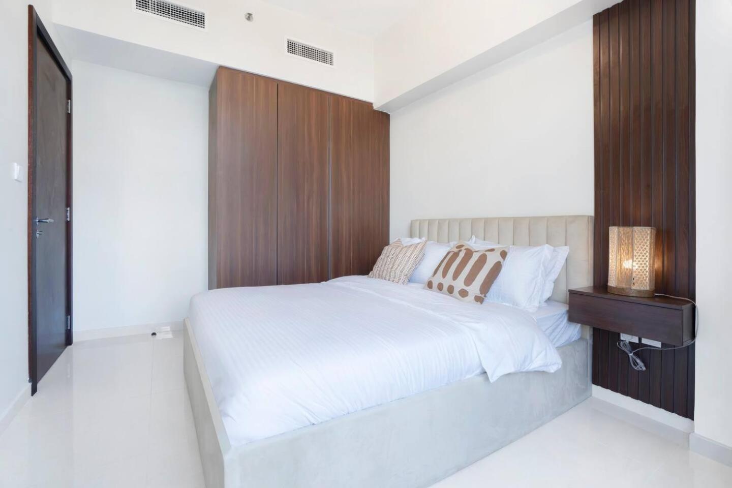 5-star Burj Khalifa View In Boho With Pool & Gym! Dubai
