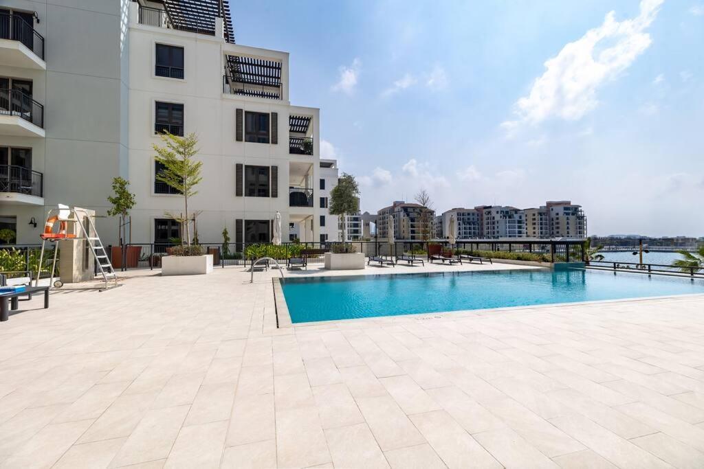 La - Mediterian Living *