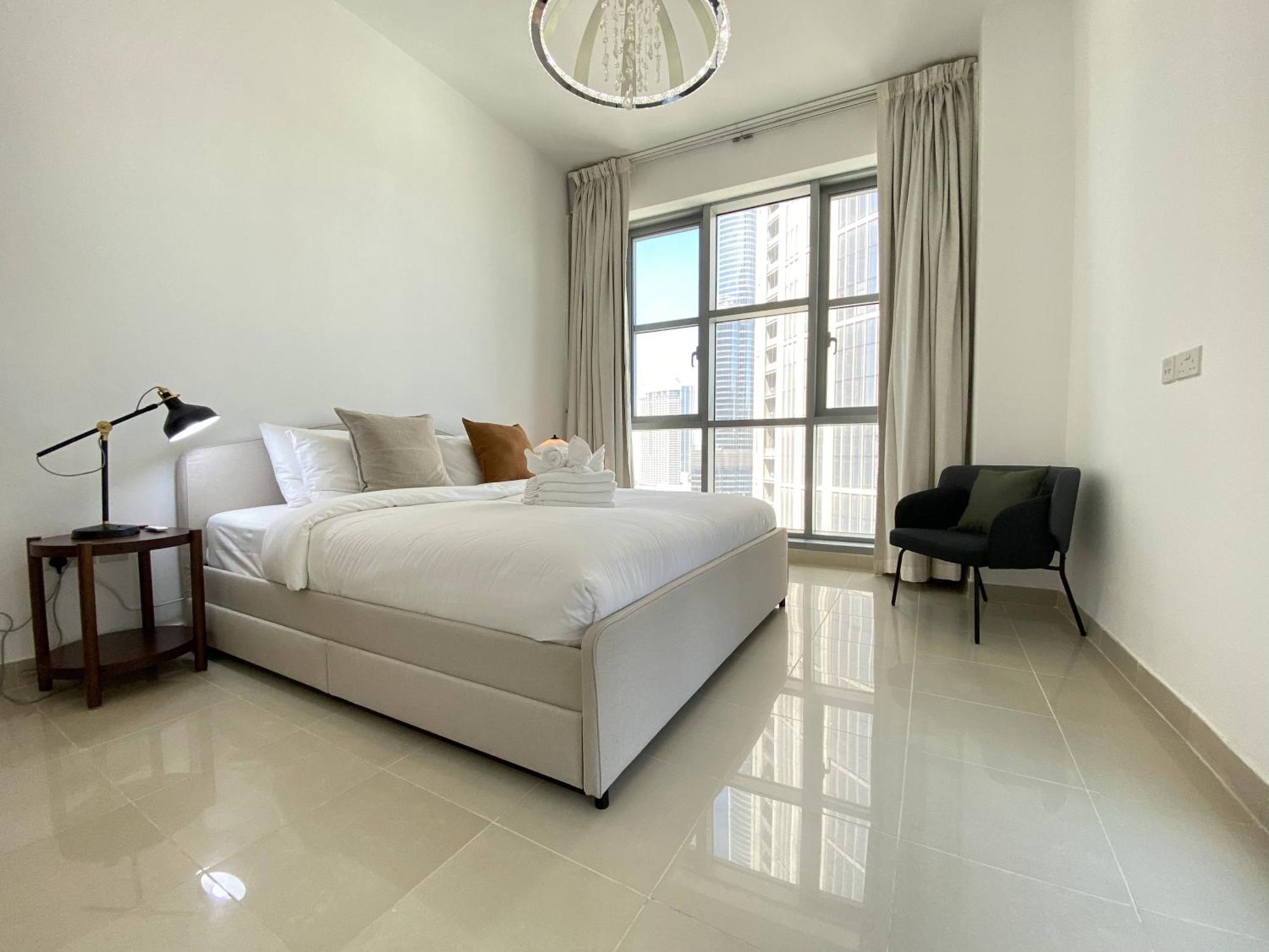 Lux Standpoint Tower Burj & Fountain Views