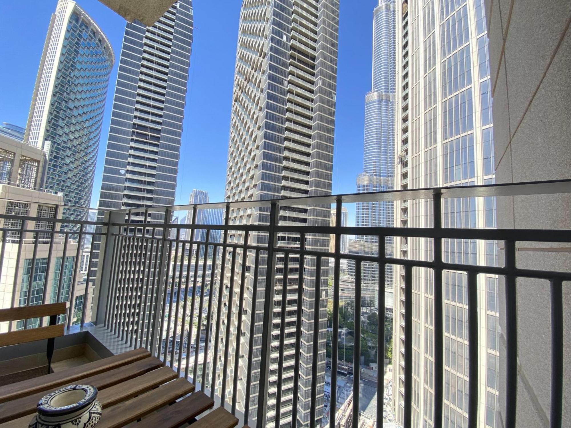 Lux Standpoint Tower Burj & Fountain Views Apartment *