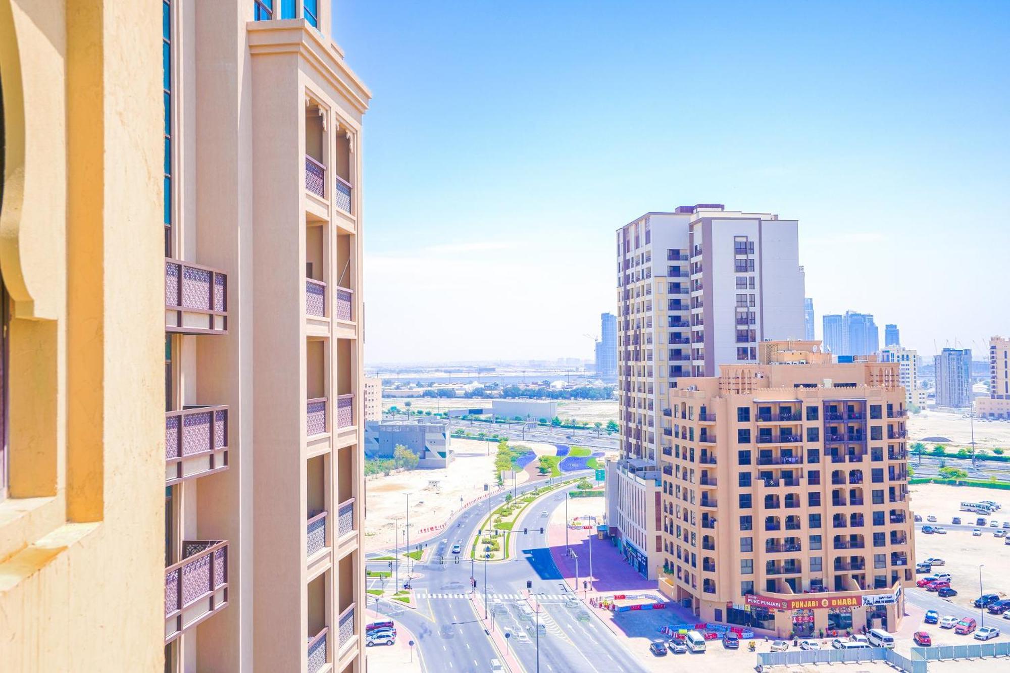 Palette Royal Reflections And Hotel Dubai