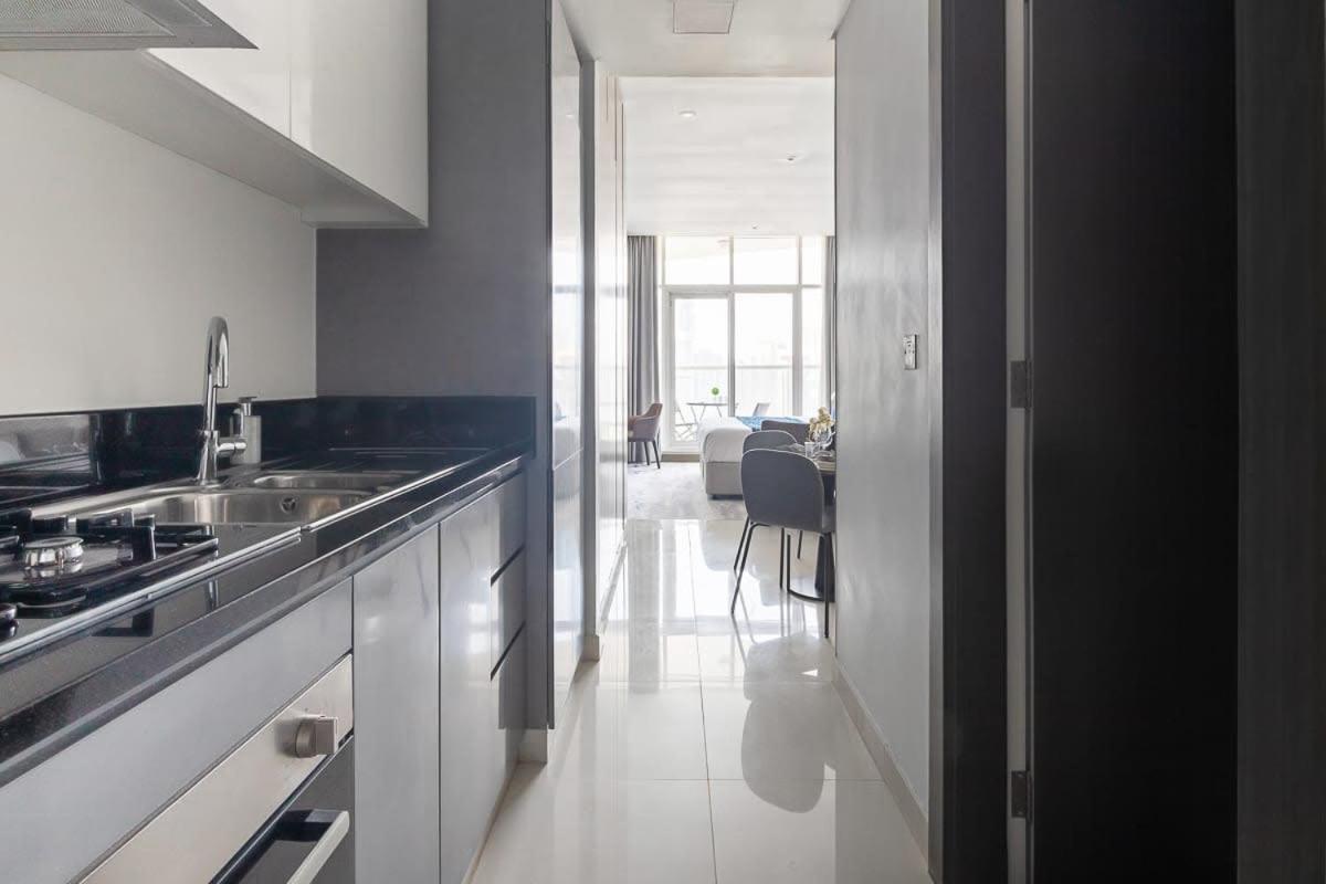 Frank Porter - Prive A Apartment Dubai