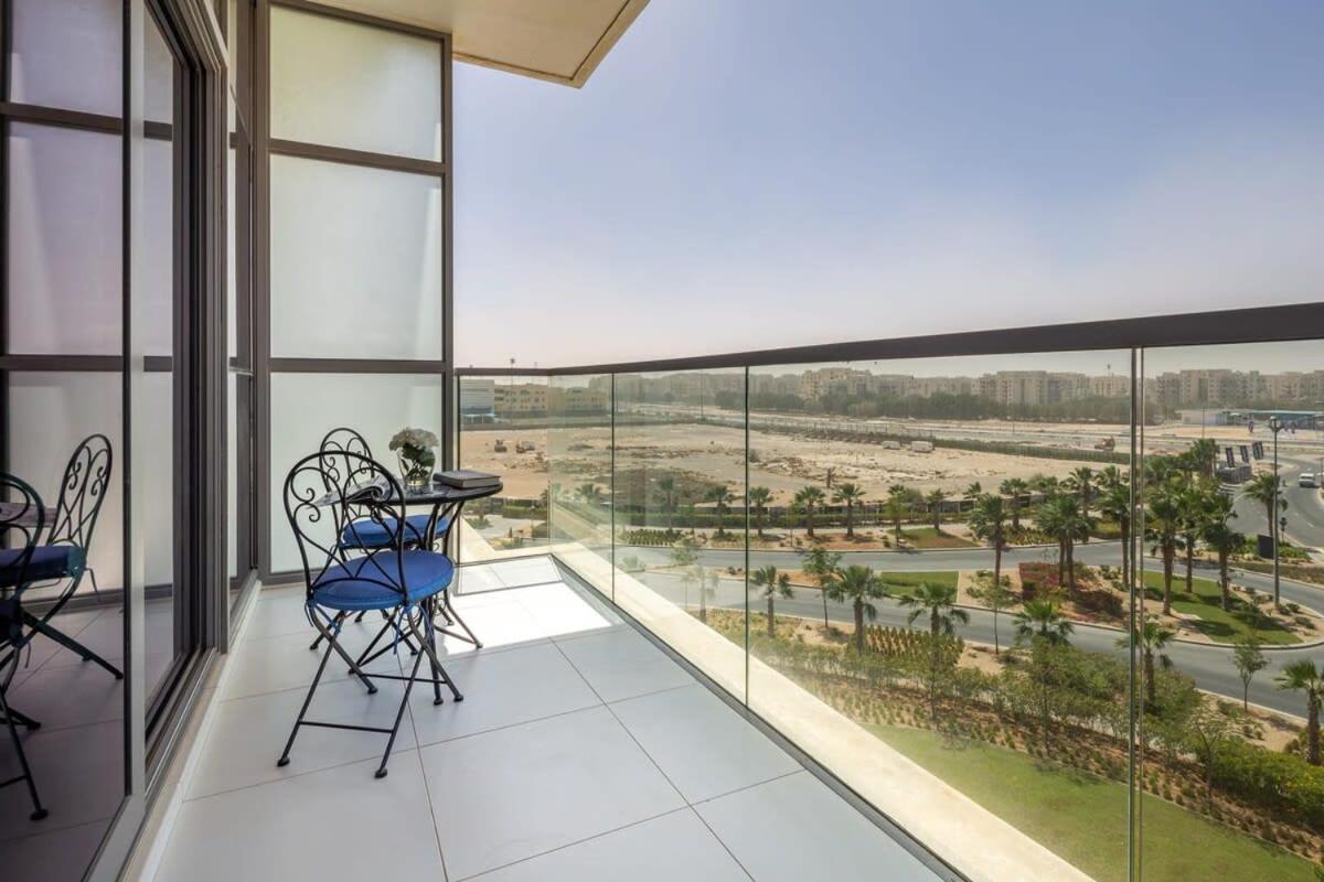Frank Porter - Damac Hills Jasmine Apartment Dubai