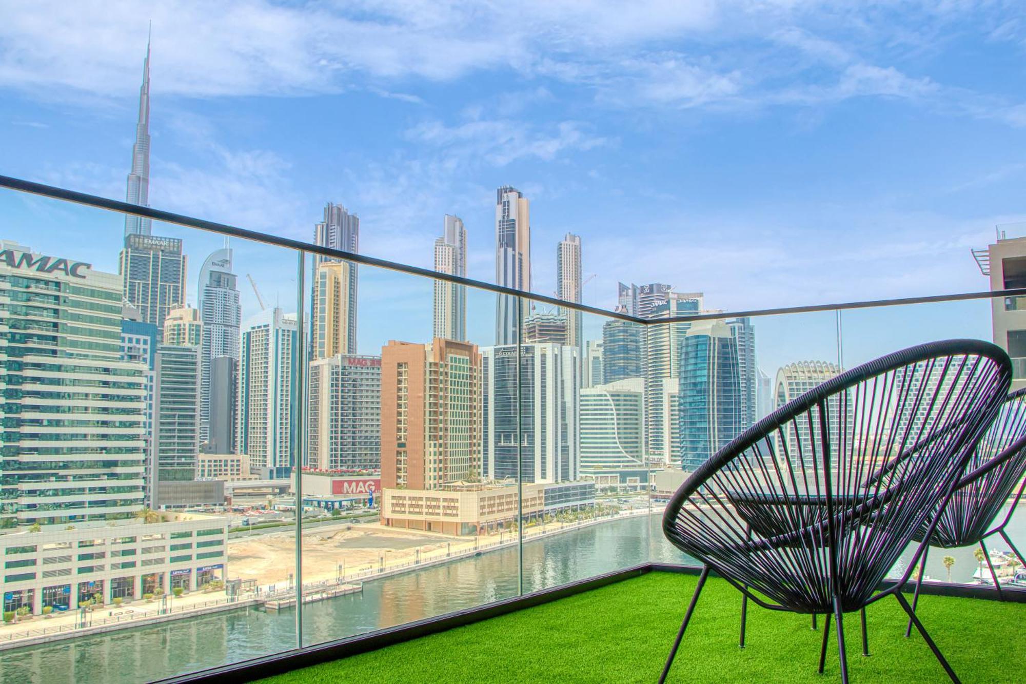 Skyline Retreat With Burj Khalifa View *