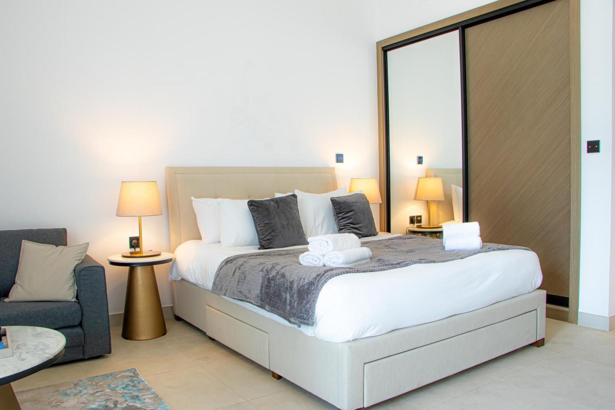 Apartment Skyline Retreat With Burj Khalifa View Dubai
