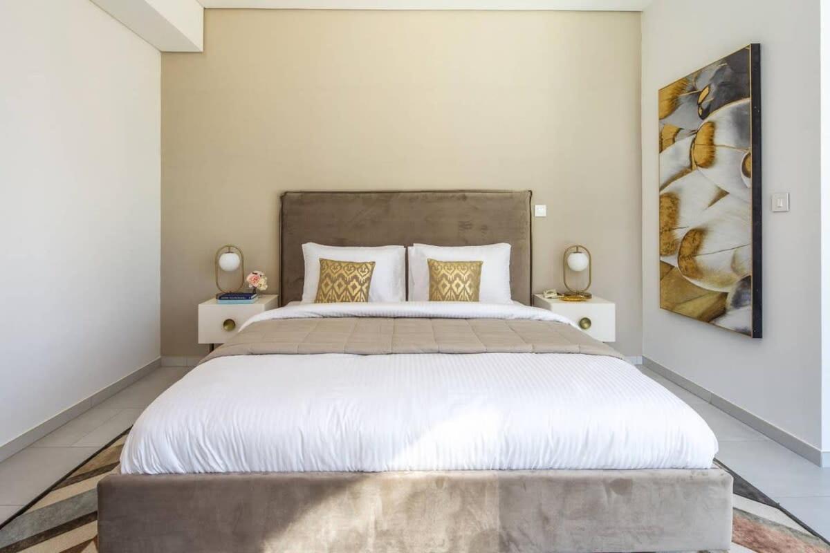 Frank Porter - Marquise Square Apartment