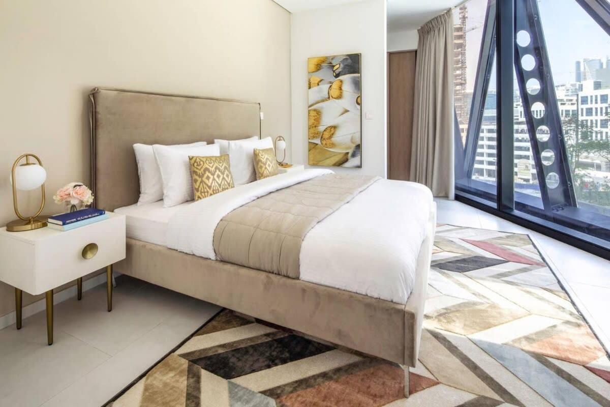 Frank Porter - Marquise Square Apartment *