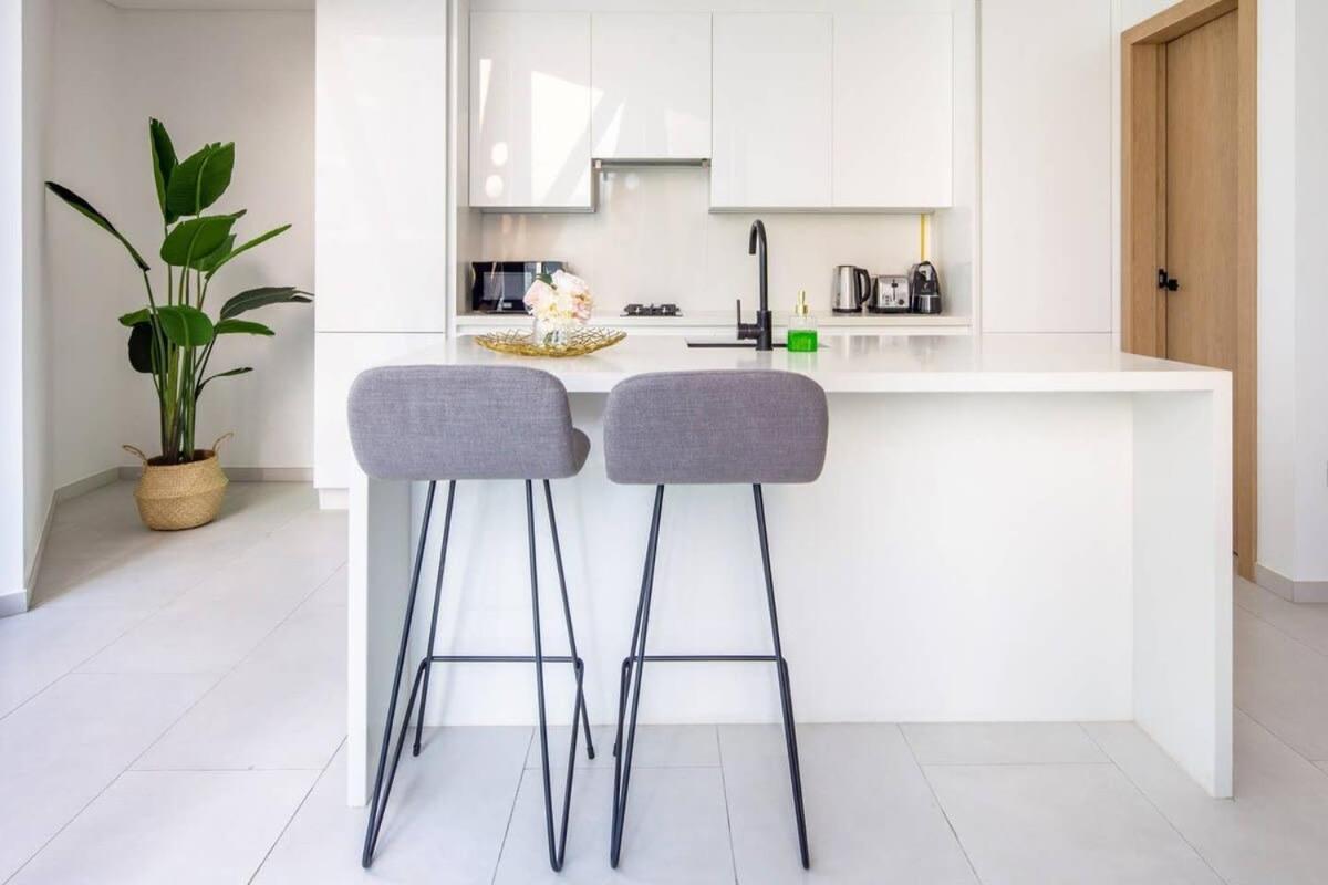 Frank Porter - Marquise Square Apartment