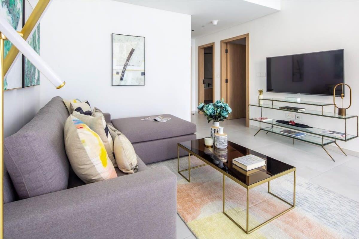Frank Porter - Marquise Square Apartment *