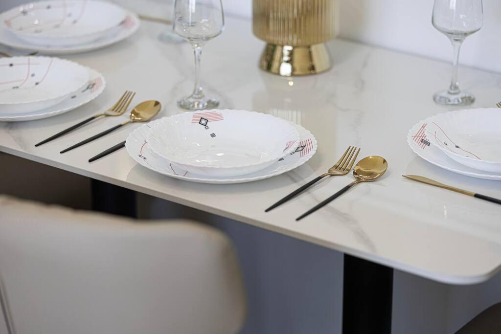 Apartment Fully Furnished Luxe 1br In Jvc