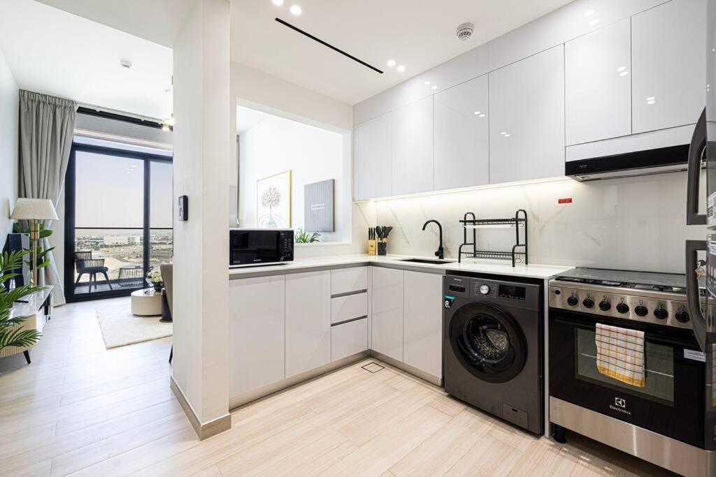 Fully Furnished Luxe 1br In Jvc Dubai