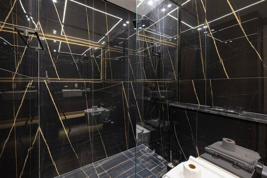Fully Furnished Luxe 1br In Jvc