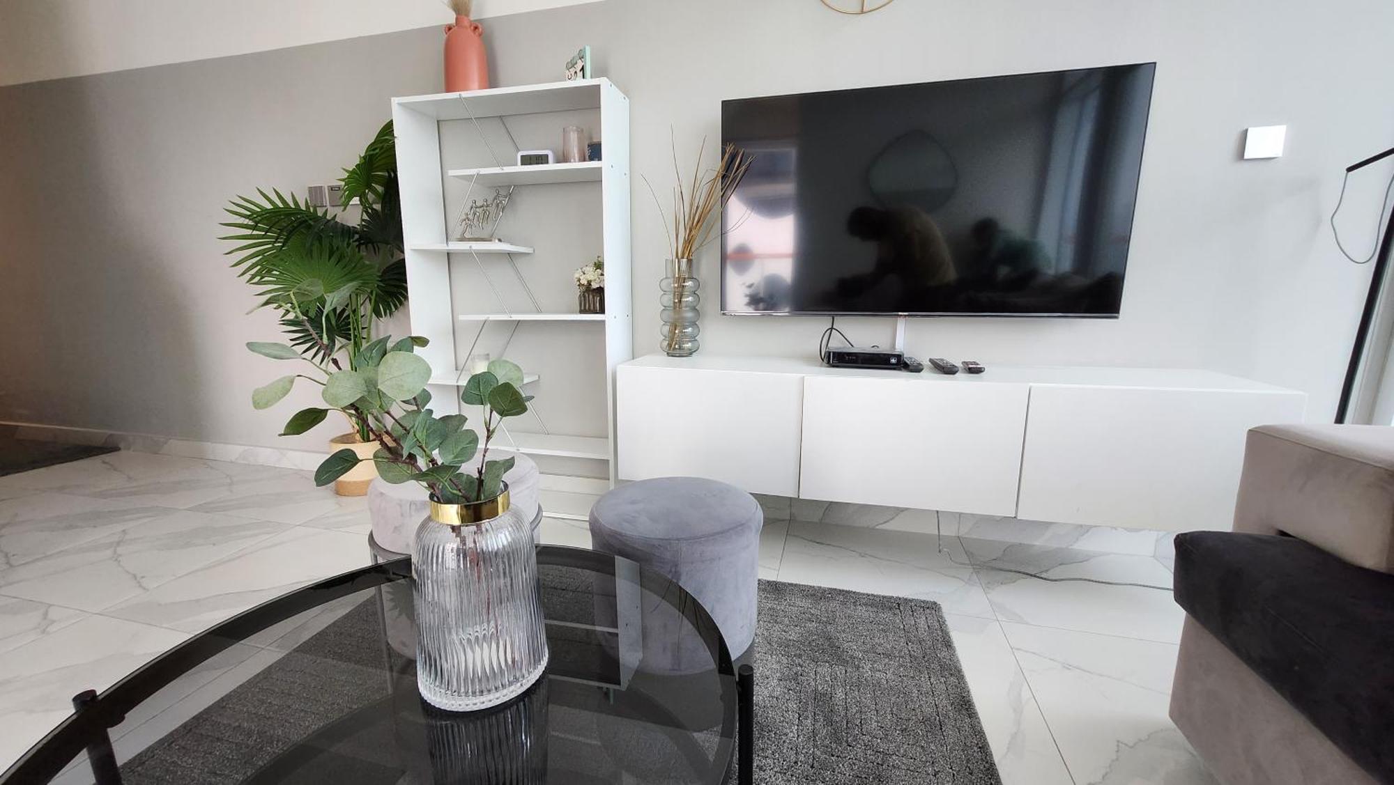Lux Marasi Moods 2bd 7px Burj Khalifa & Canal Views Apartment