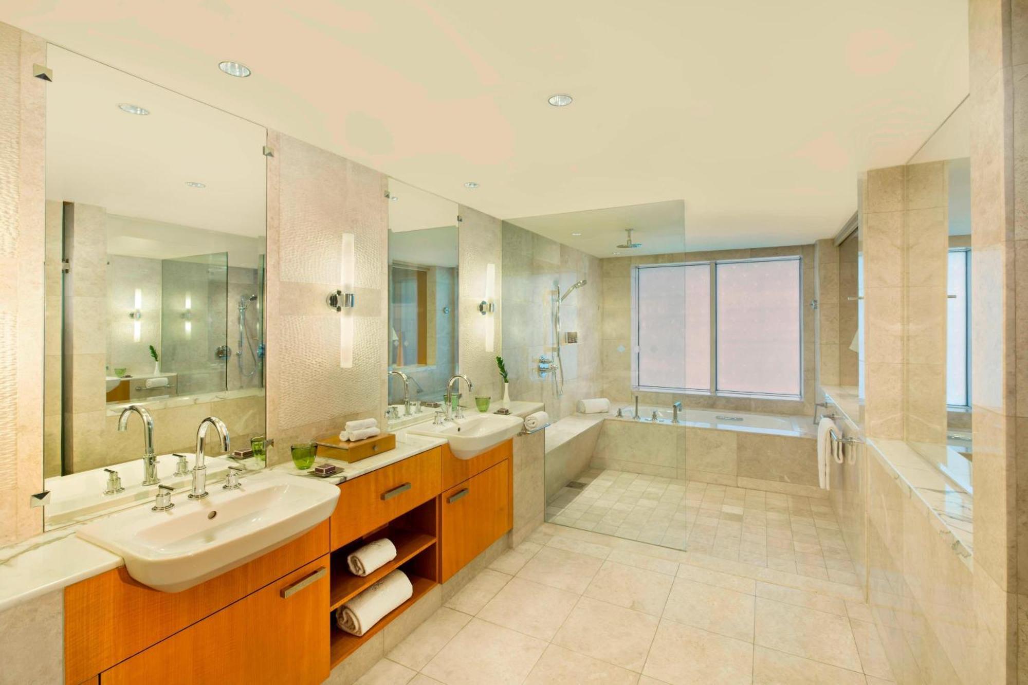 Hotel Ritz Carlton Difc Downtown 5*