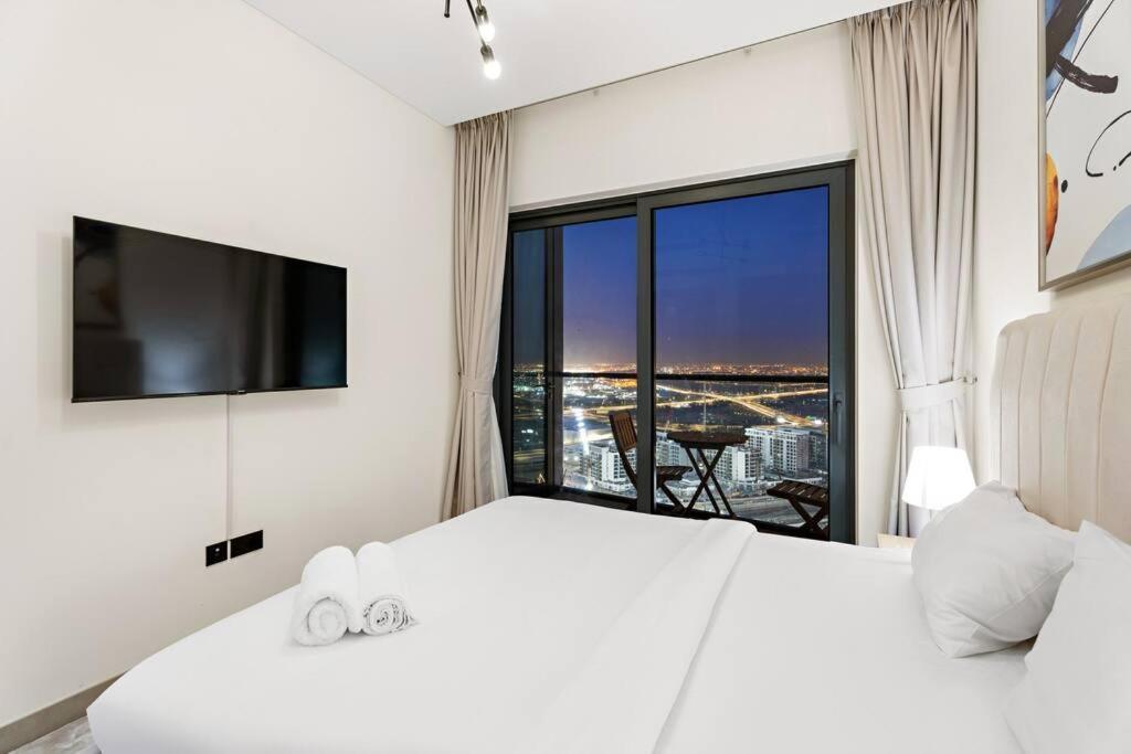 Sleek 1br In Sobha Waves Pool, Gym, Walk To Shops & Cafes