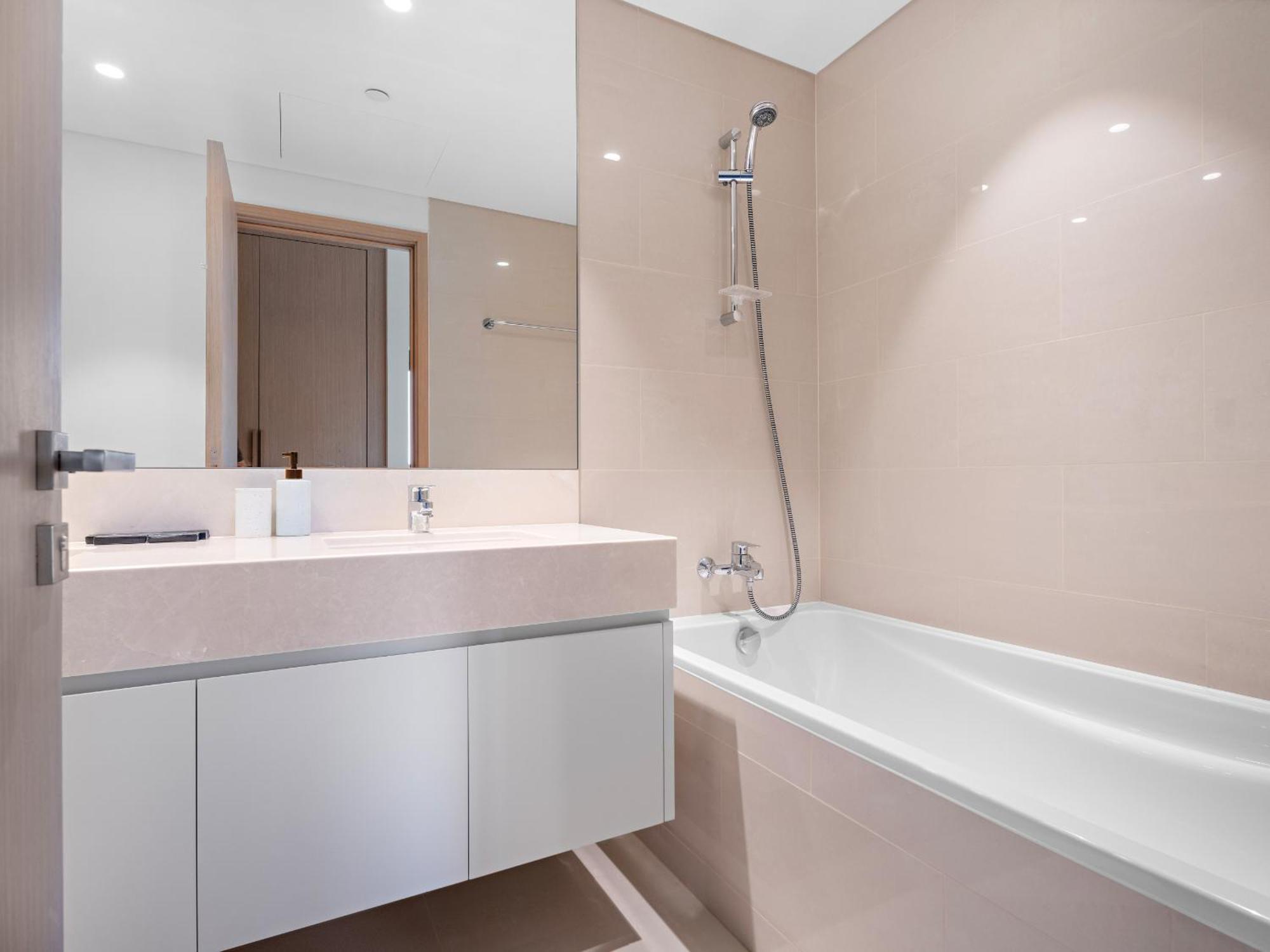 Vibrant 3bdr Plus 1 Guest In Downtown With Burj Khalifa View Apartment