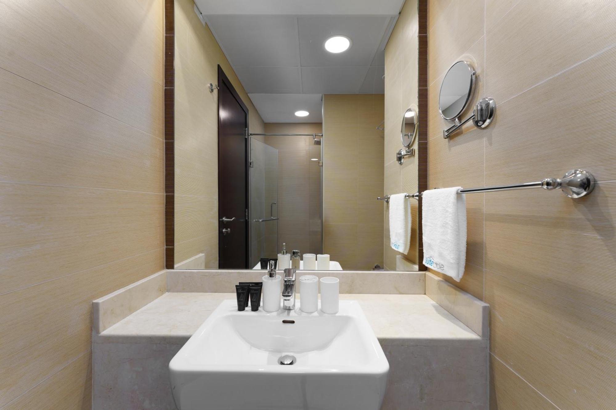 Elevated Living In Sparkle Tower- Suiteable *