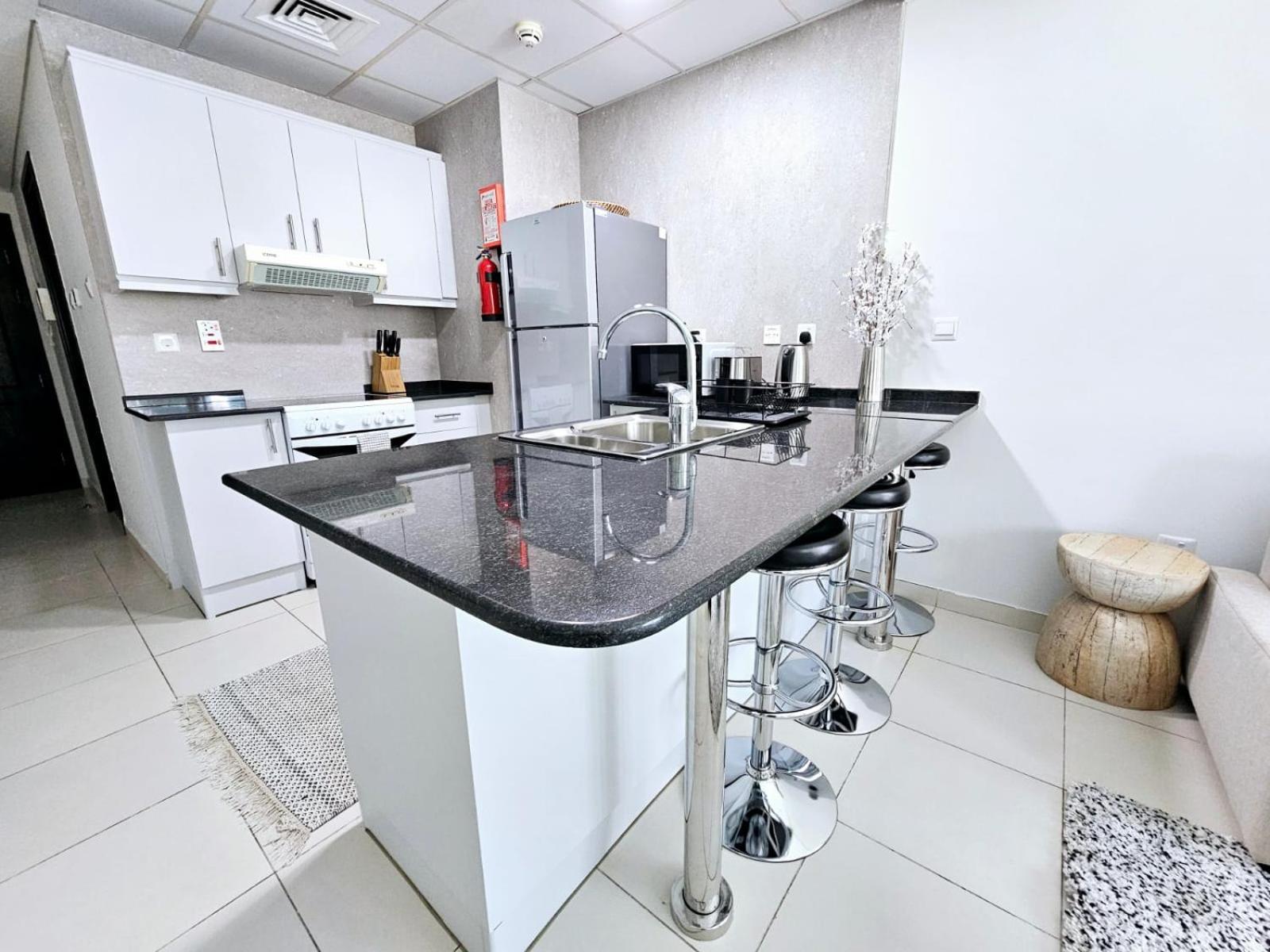 Apartment Sunrise Homes - Poolside 1 Bedroom Near Jbr *