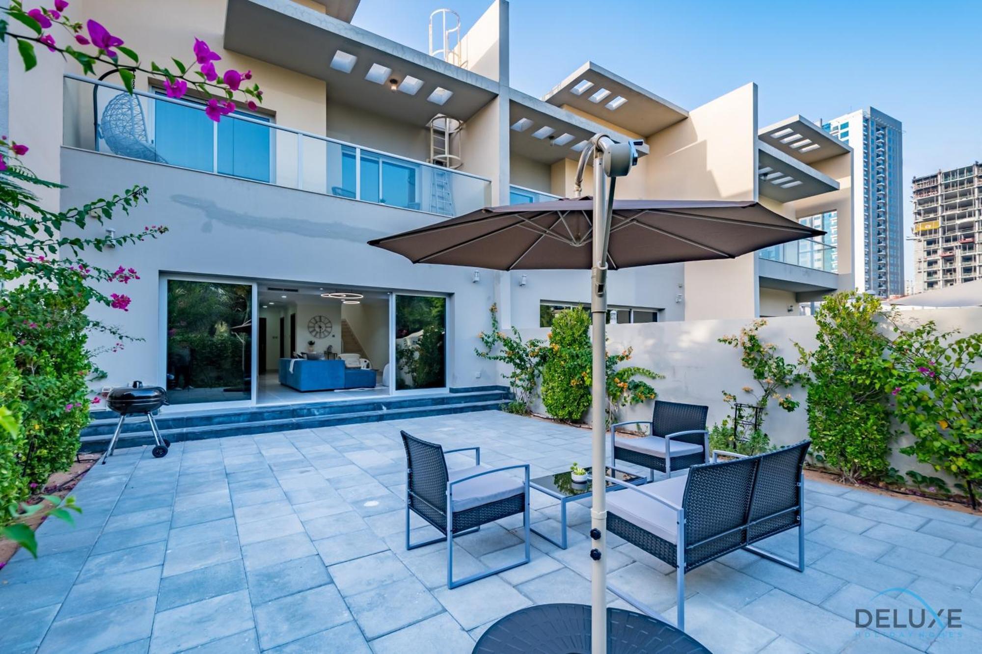 Tranquil 3br Townhouse With Assistant's At District 12 Jvc By Deluxe * Dubai
